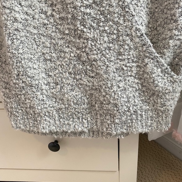 Cross Over Sweater - Picture 3 of 4